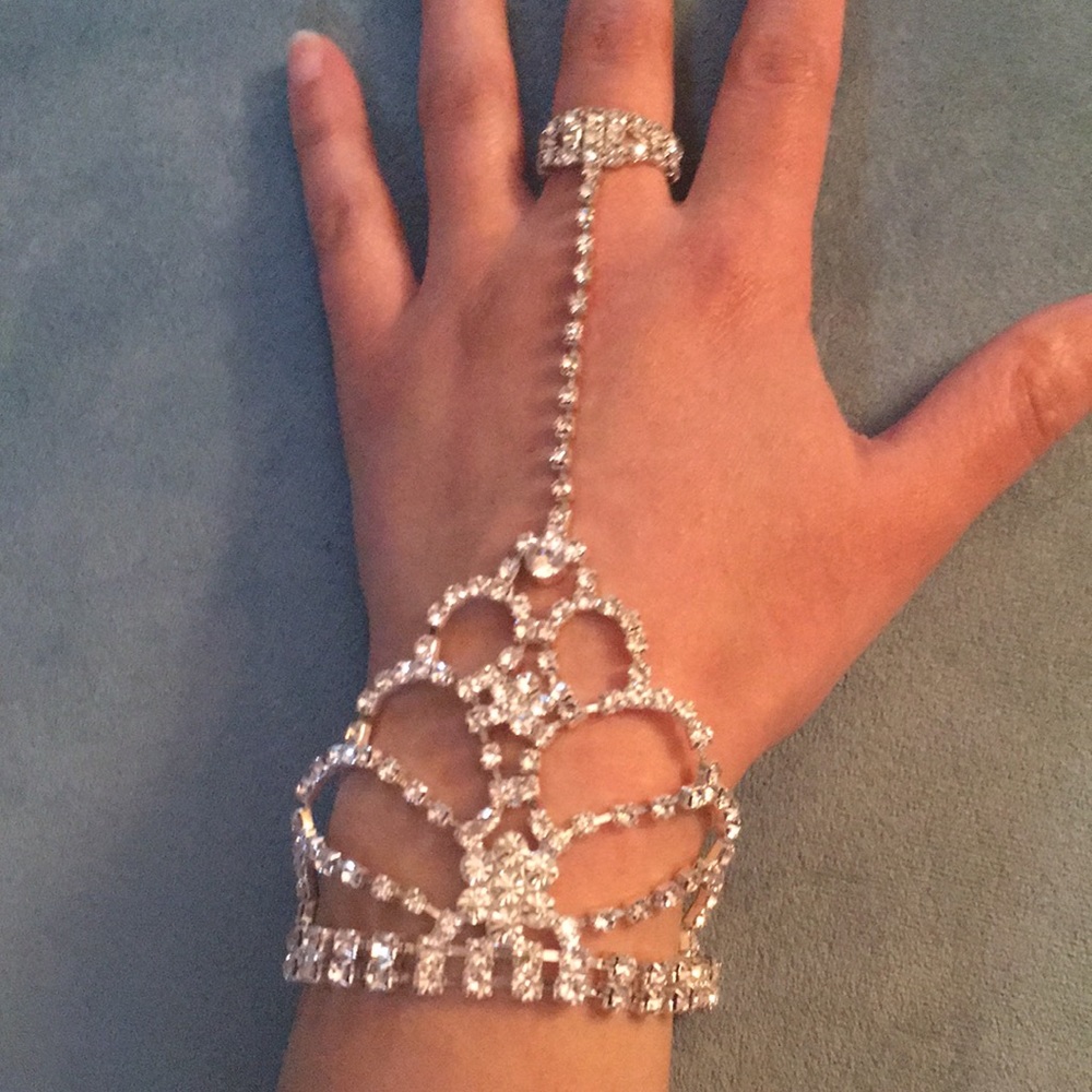 Gorgeous hand bracelet
